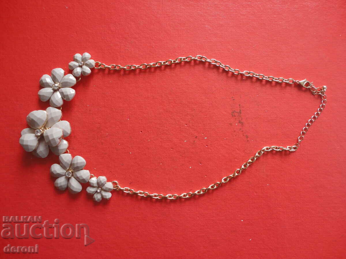 Υπέροχο κολιέ κολιέ με πέτρες 34 με τιμή 10.00 BGN | € 5.11 Υπέροχο κολιέ κολιέ με πέτρες 34 με τιμή 10.00 BGN | € 5.11