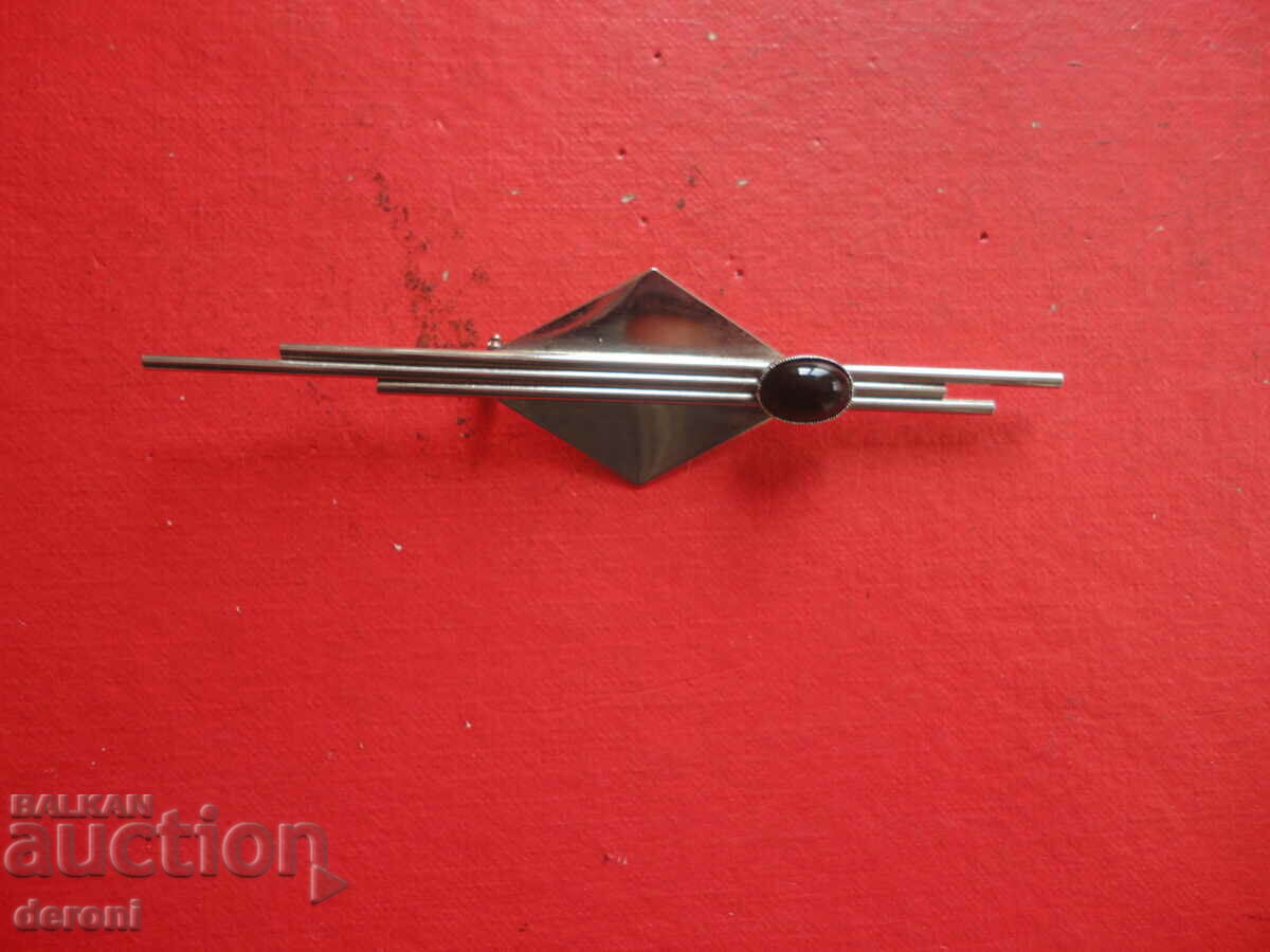 O broșă grozavă cu pietre cu preț 10.00 BGN | € 5.11