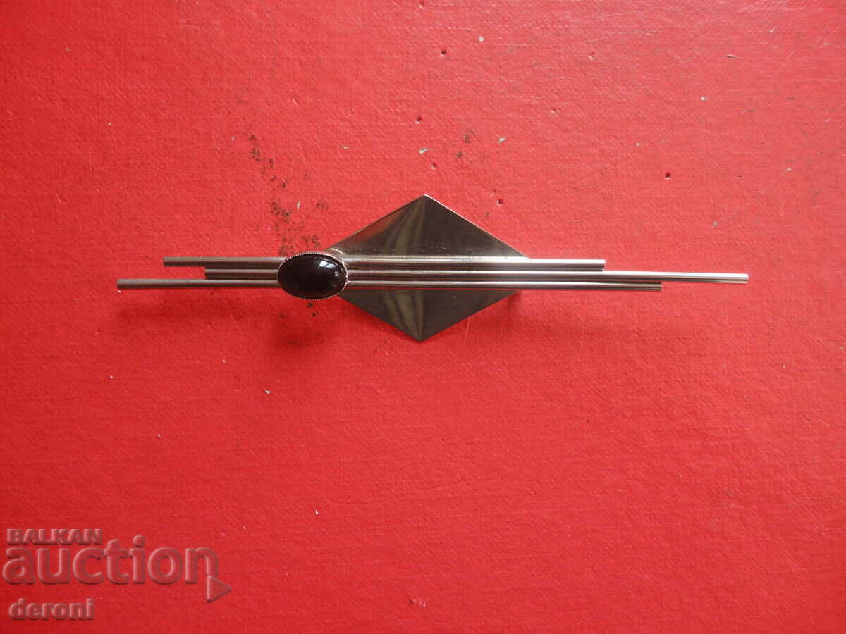 O broșă grozavă cu pietre - 7