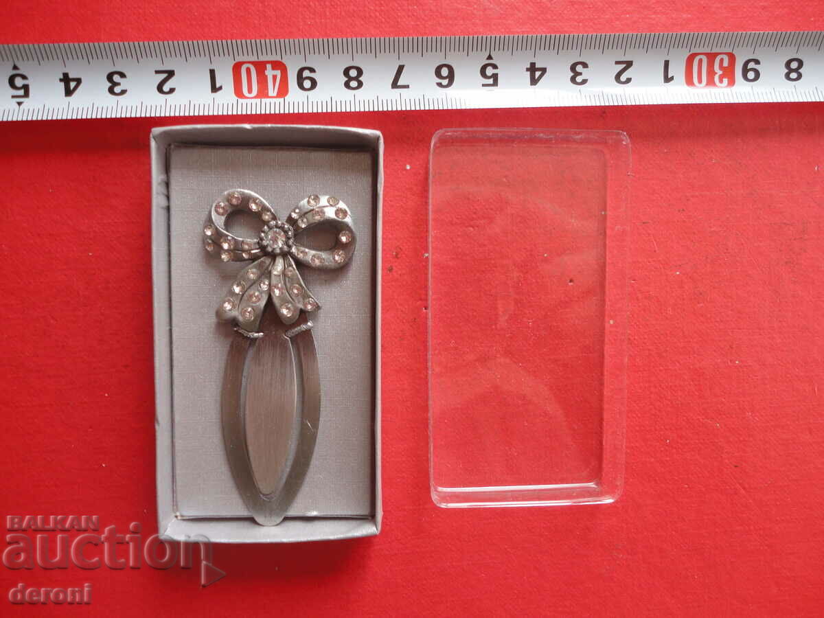 Amazing 11 stone brooch with price 10.00 BGN | € 5.11 Amazing 11 stone brooch with price 10.00 BGN | € 5.11
