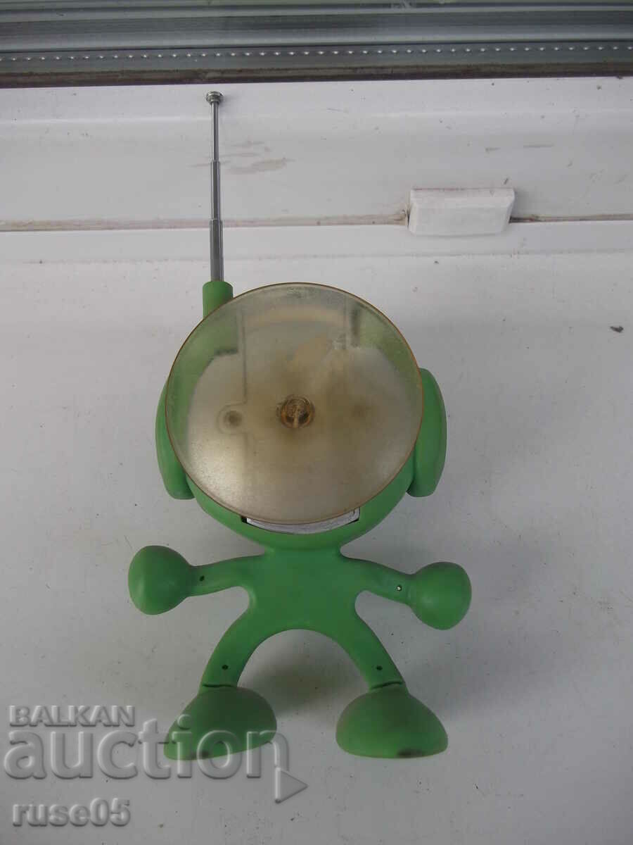 Παράδοση Ραδιοτρανζίστορ με βεντούζα που λειτουργεί Παράδοση Ραδιοτρανζίστορ με βεντούζα που λειτουργεί