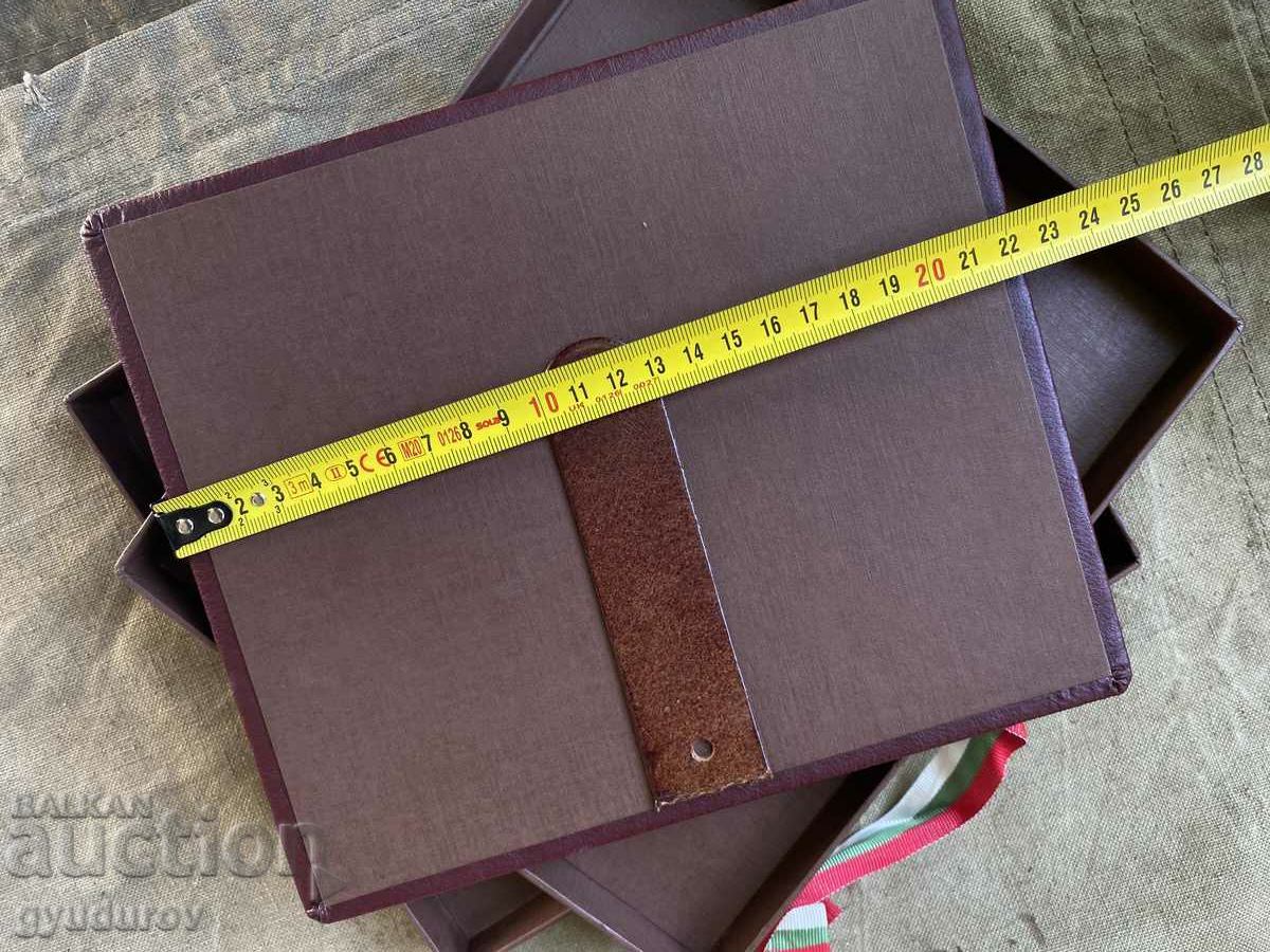 Bronze plaque with price 30.00 BGN | € 15.34