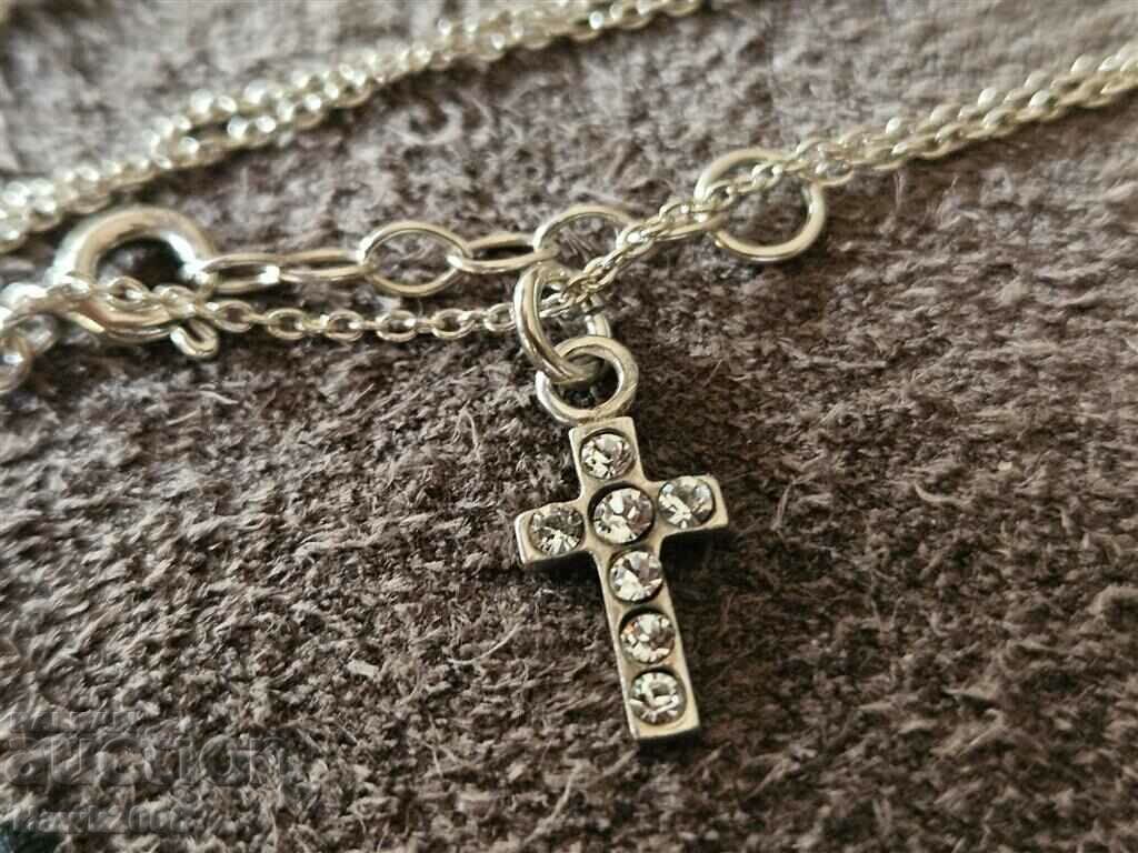 Cruce de argint cu cristale Colier unic de designer cu preț 60.00 BGN | € 30.68