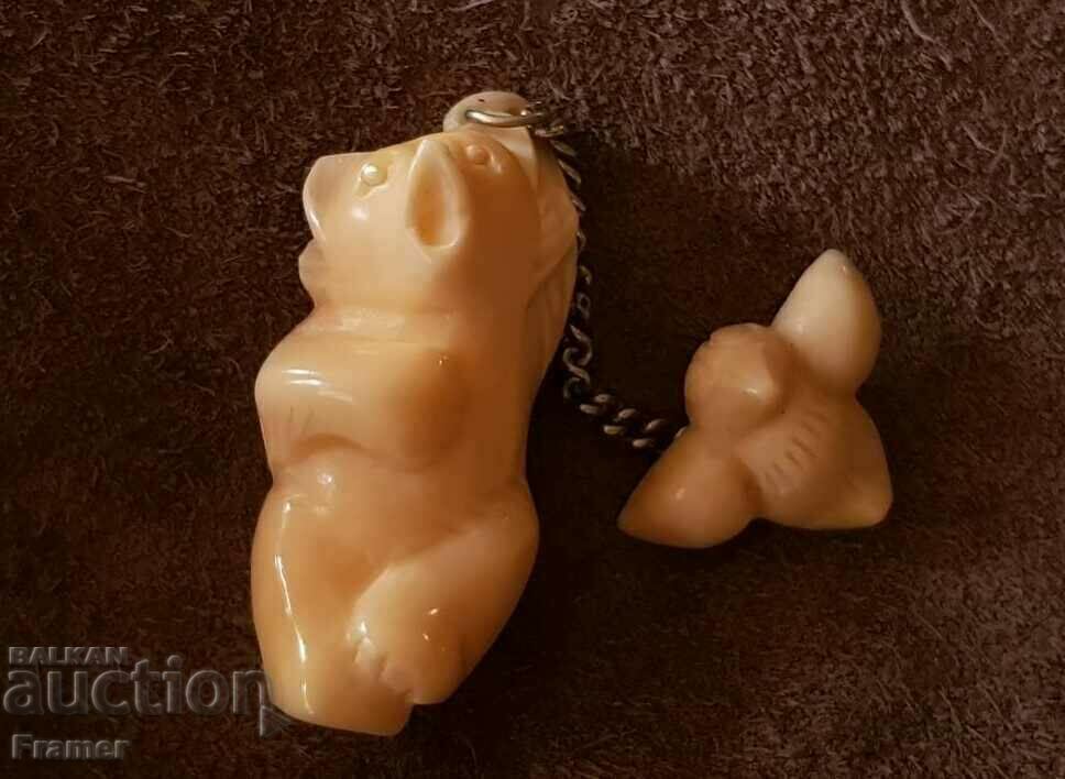 RUSIA SIBERIA Netsuke NETSKE SCULPAT MÂNĂ ÎN DINE DE MORȘĂ SOC rănit RUSIA SIBERIA Netsuke NETSKE SCULPAT MÂNĂ ÎN DINE DE MORȘĂ SOC rănit