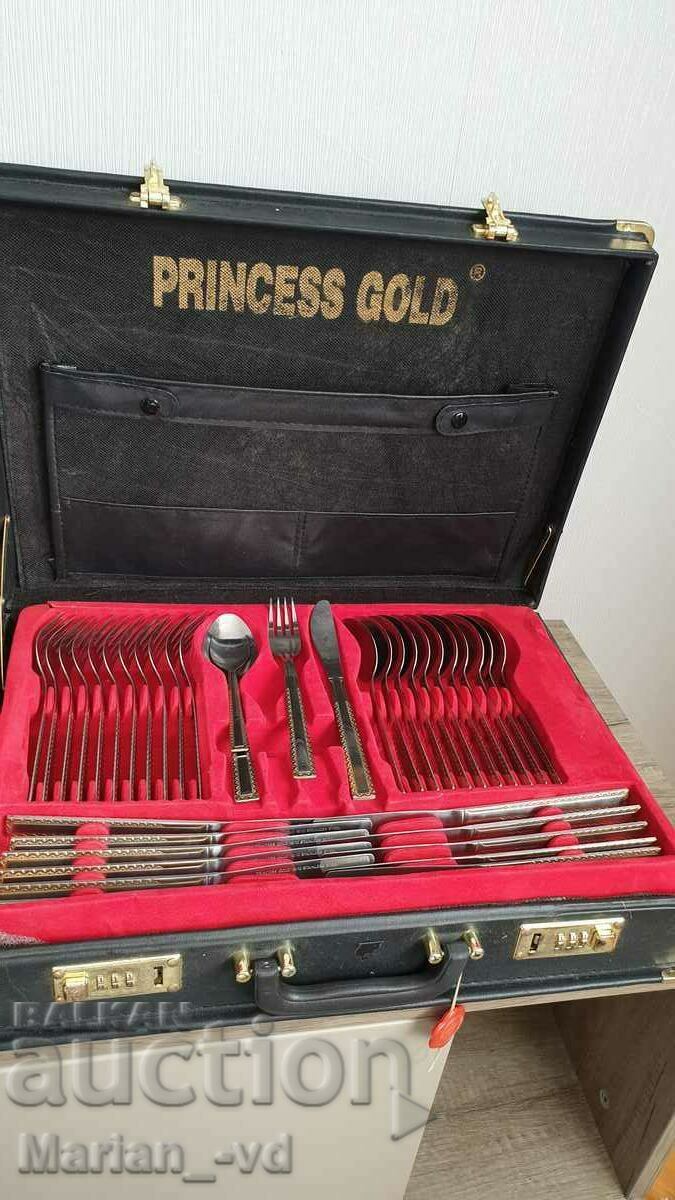 Σετ μαχαιροπήρουνων PRINCESS GOLD σε βαλίτσα με τιμή 200.00 BGN | € 102.26