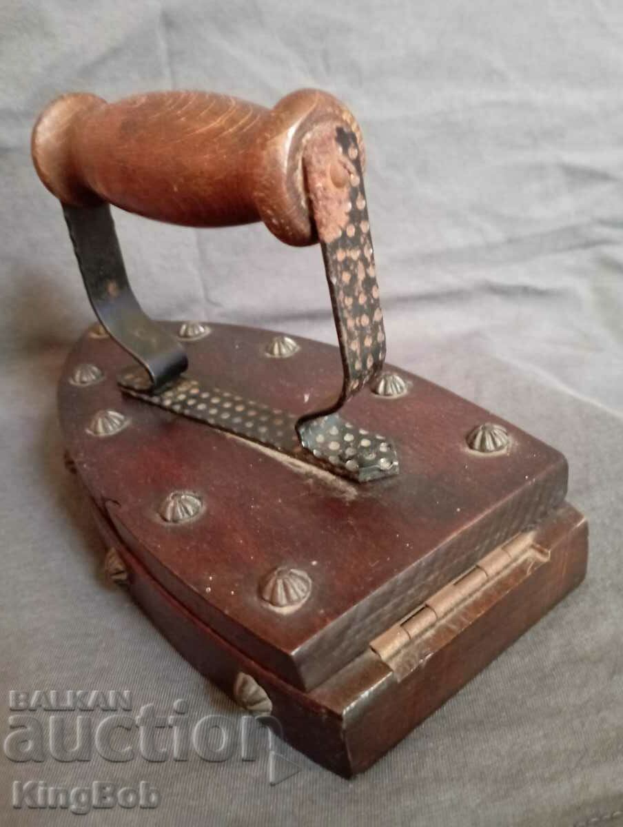 EXCELLENT VINTAGE JEWELRY BOX "IRON" with price 16.50 BGN | € 8.44 EXCELLENT VINTAGE JEWELRY BOX "IRON" with price 16.50 BGN | € 8.44