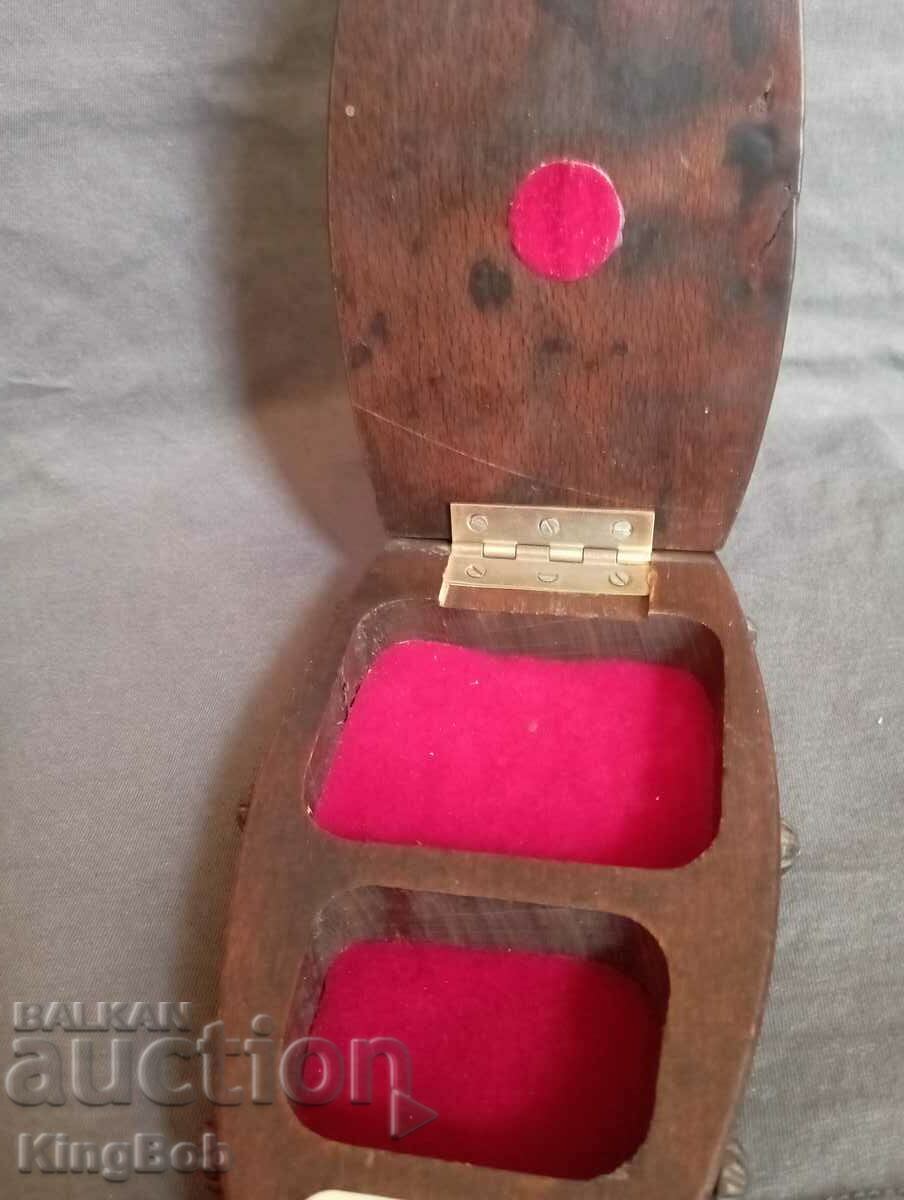 EXCELLENT VINTAGE JEWELRY BOX "IRON" - 5 EXCELLENT VINTAGE JEWELRY BOX "IRON" - 5