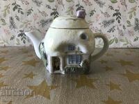Малък декоративен чайник къща