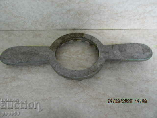 2 pcs. OLD CLOSURES FOR JARS "OMNIA" FROM SOCA with price 13.00 BGN | € 6.65