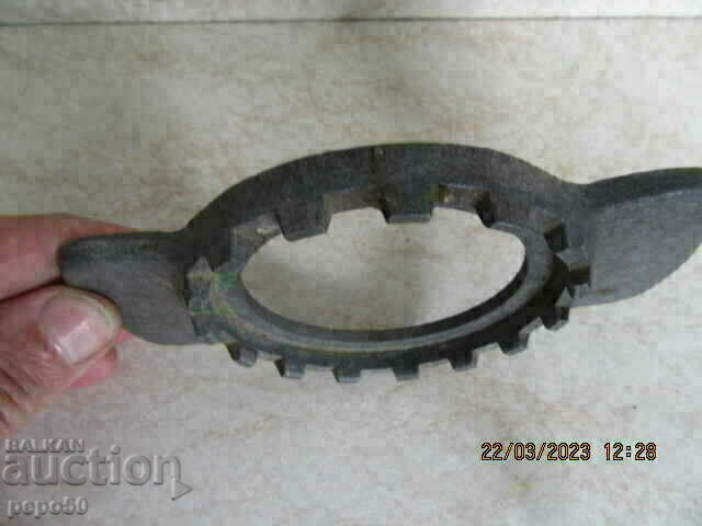 Delivery of 2 pcs. OLD CLOSURES FOR JARS "OMNIA" FROM SOCA