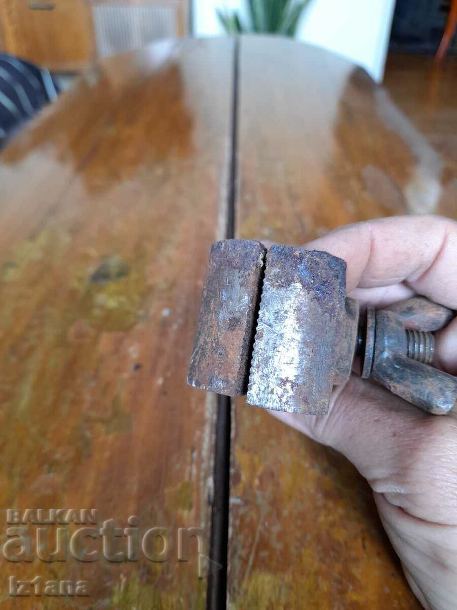 Auction Old tie Auction Old tie