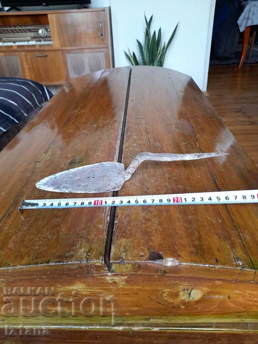 An old trowel with price 12.00 BGN | € 6.14 An old trowel with price 12.00 BGN | € 6.14