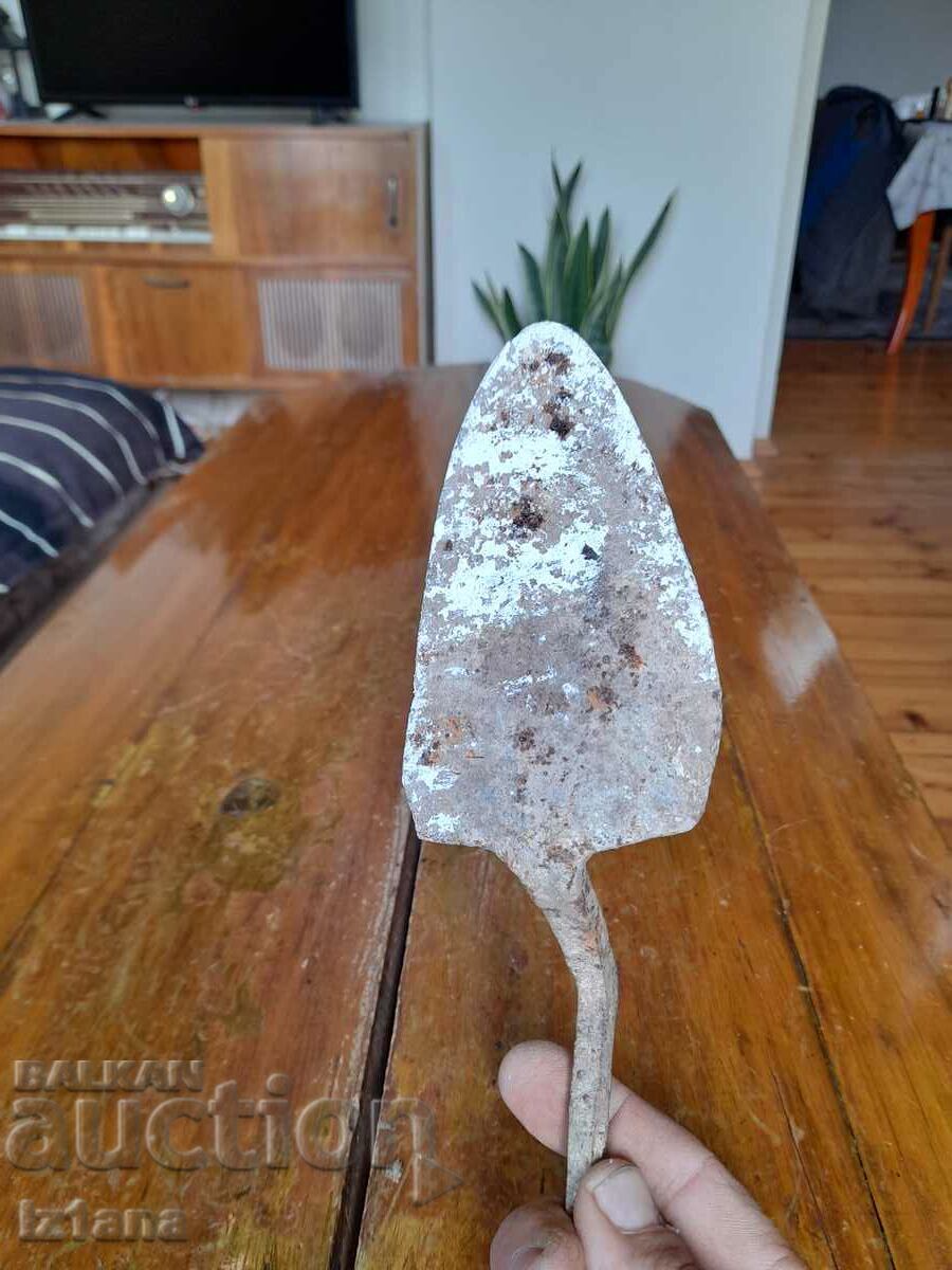 Delivery of An old trowel Delivery of An old trowel