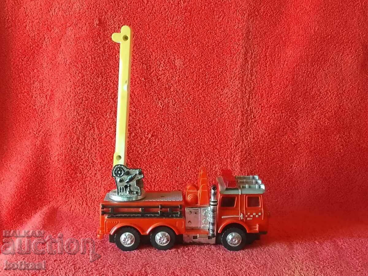 Παλιό παιχνίδι Πυροσβεστικό όχημα με εξαρτήματα που λείπουν με τιμή 35.50 BGN | € 18.15 Παλιό παιχνίδι Πυροσβεστικό όχημα με εξαρτήματα που λείπουν με τιμή 35.50 BGN | € 18.15