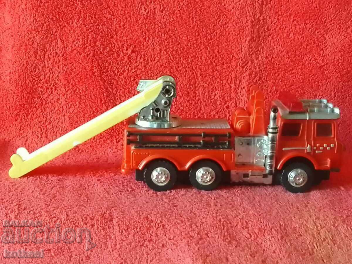 Licitație Jucărie veche Camion de pompieri cu piese lipsă