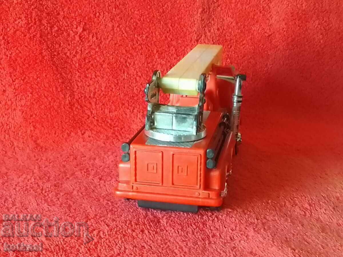 Jucărie veche Camion de pompieri cu piese lipsă - 6