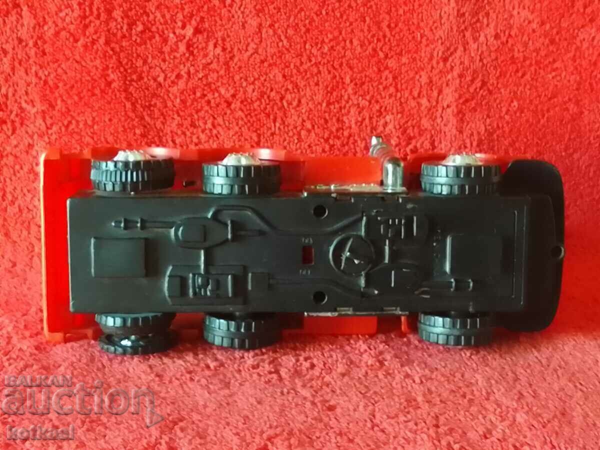 Παλιό παιχνίδι Πυροσβεστικό όχημα με εξαρτήματα που λείπουν - 7 Παλιό παιχνίδι Πυροσβεστικό όχημα με εξαρτήματα που λείπουν - 7