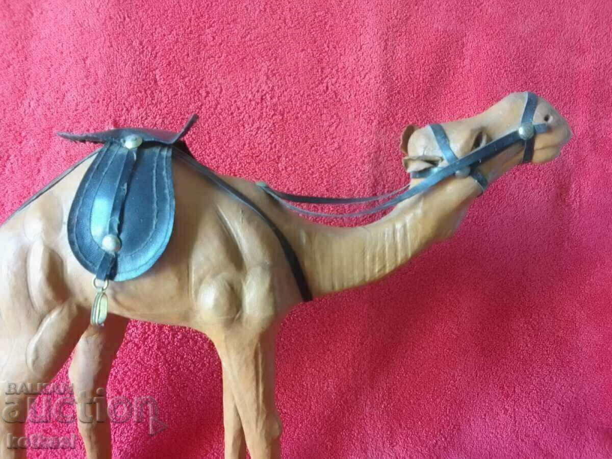 Delivery of Old figure of Camilla height about 29.30 cm. Delivery of Old figure of Camilla height about 29.30 cm.