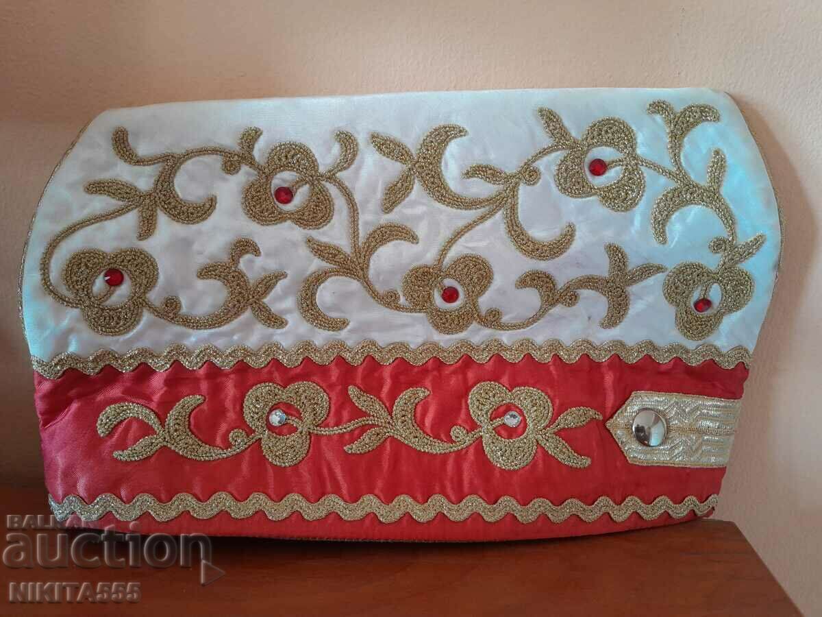 Committee hat red-white-Original Meinel hat with price 300.00 BGN | € 153.39 Committee hat red-white-Original Meinel hat with price 300.00 BGN | € 153.39