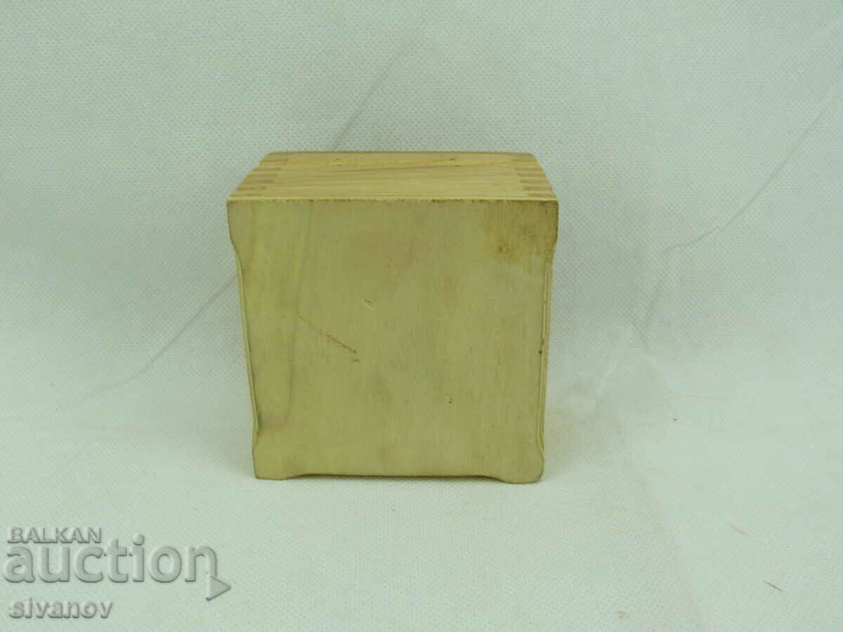 Delivery of Interesting little wooden box #2337 Delivery of Interesting little wooden box #2337