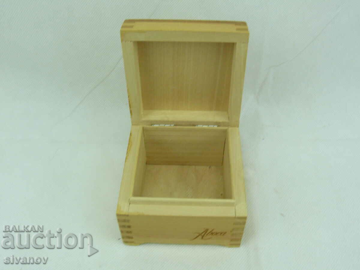 Interesting little wooden box #2337 - 5 Interesting little wooden box #2337 - 5