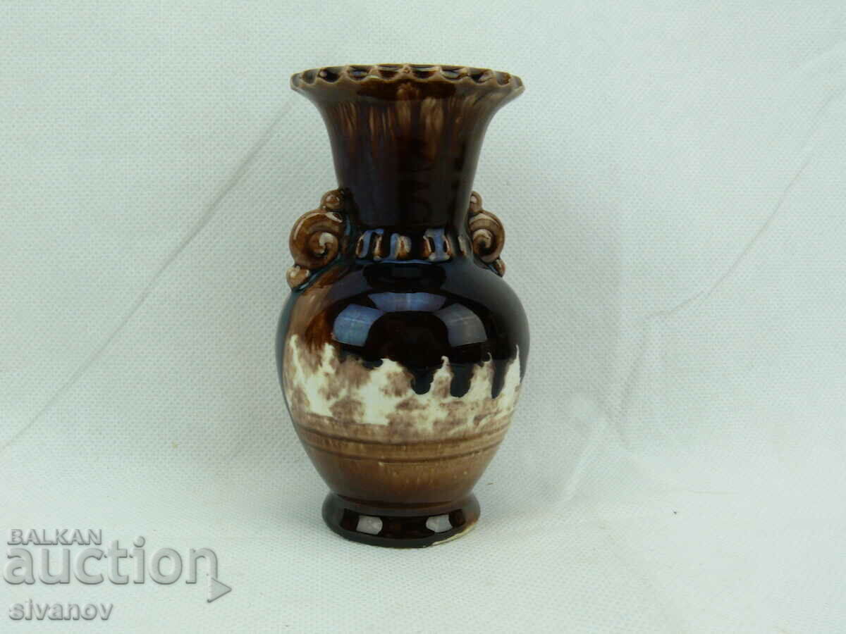 Auction Interesting small porcelain vase #2340 Auction Interesting small porcelain vase #2340