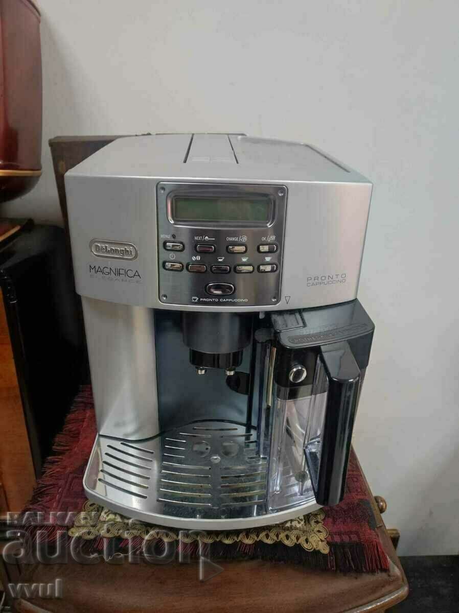 Coffee machine DELONGHI MAGNIFICA.