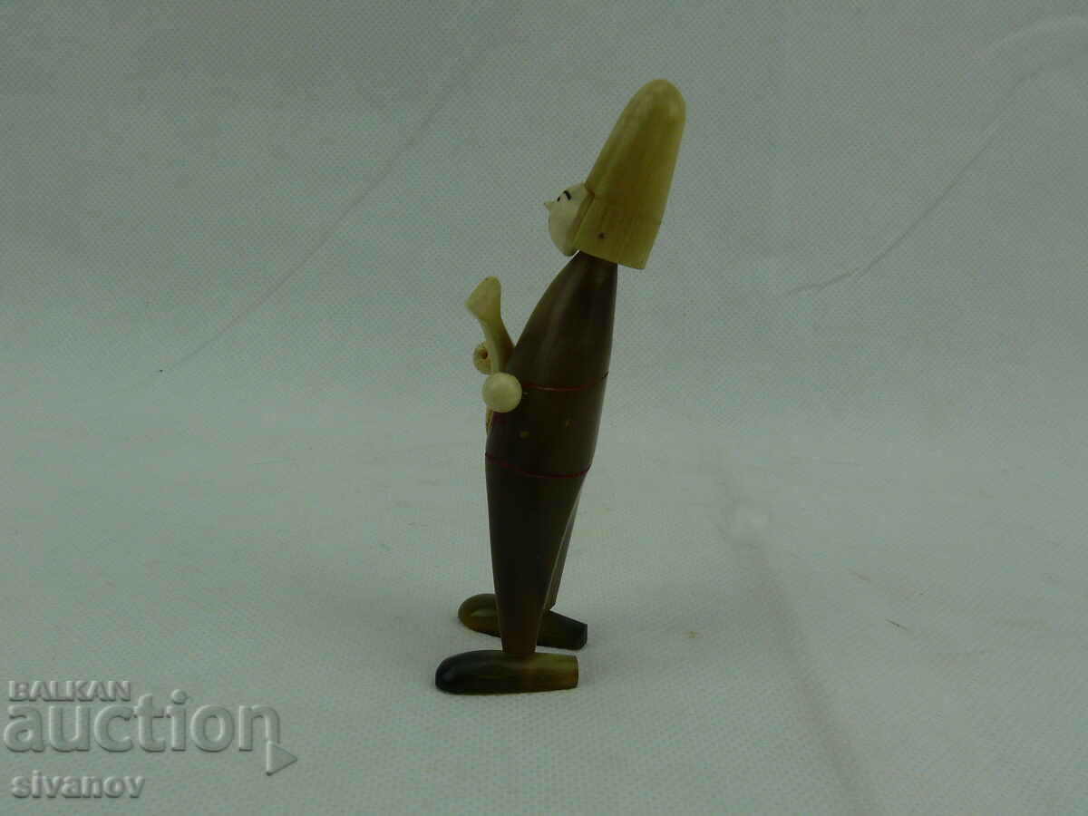 Licitație Interesantă figura de chitarist cu corn vechi #2366 Licitație Interesantă figura de chitarist cu corn vechi #2366