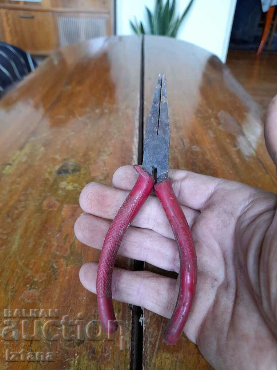 Old pliers with price 11.00 BGN | € 5.62 Old pliers with price 11.00 BGN | € 5.62