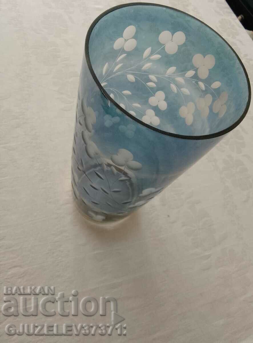 Delivery of vintage blue glass-crystal vase with engraved flowers size Delivery of vintage blue glass-crystal vase with engraved flowers size