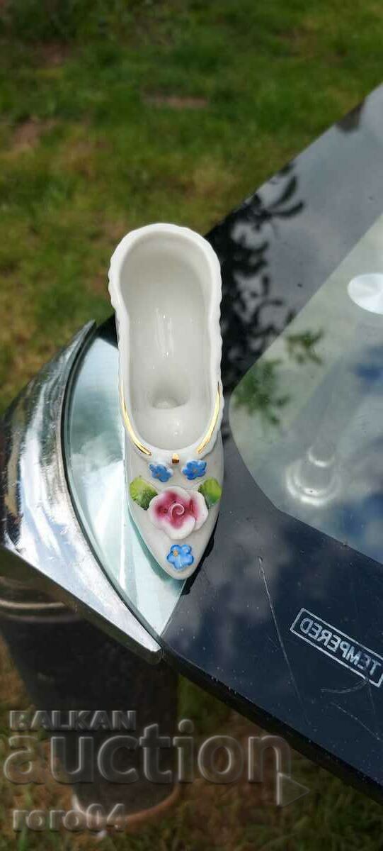 PORCELAIN SHOE - 7 PORCELAIN SHOE - 7
