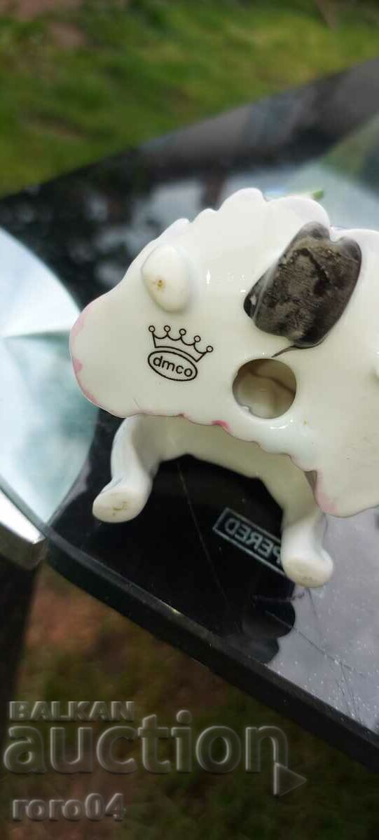 PORCELAIN STATUETTE - 7 PORCELAIN STATUETTE - 7