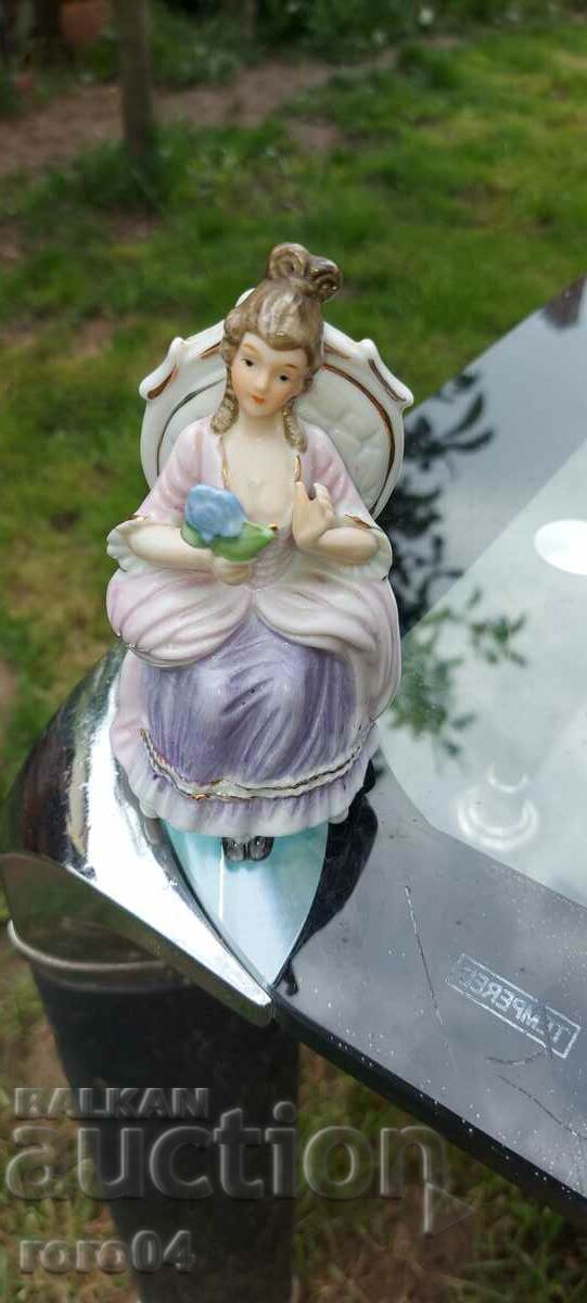 STATUETA DE PORCELAN