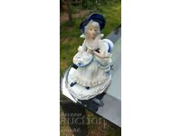 PORCELAIN STATUETTE