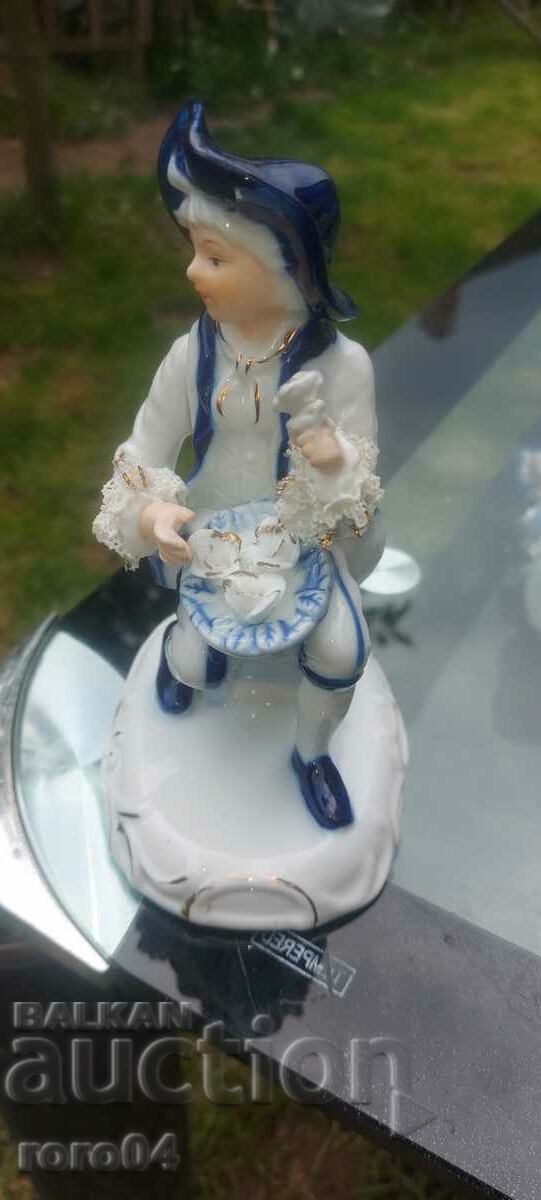 STATUETA DE PORCELAN cu preț € 30.99 | 60.61 BGN