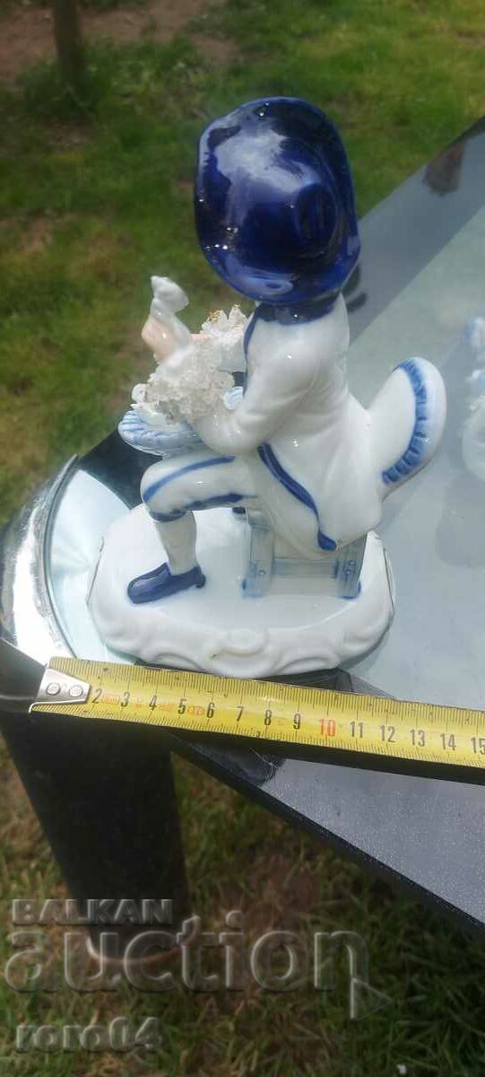 Auction PORCELAIN STATUETTE Auction PORCELAIN STATUETTE