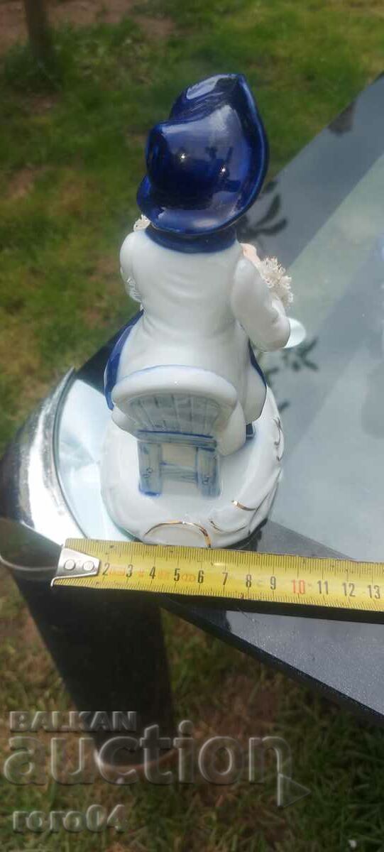 Delivery of PORCELAIN STATUETTE Delivery of PORCELAIN STATUETTE