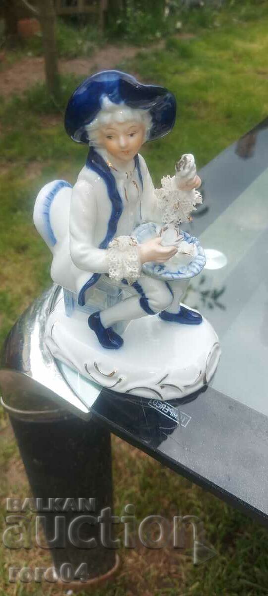 STATUETA DE PORCELAN