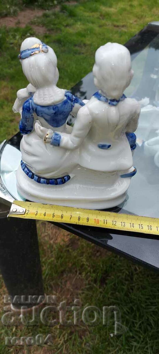 Licitație STATUETA DE PORCELAN