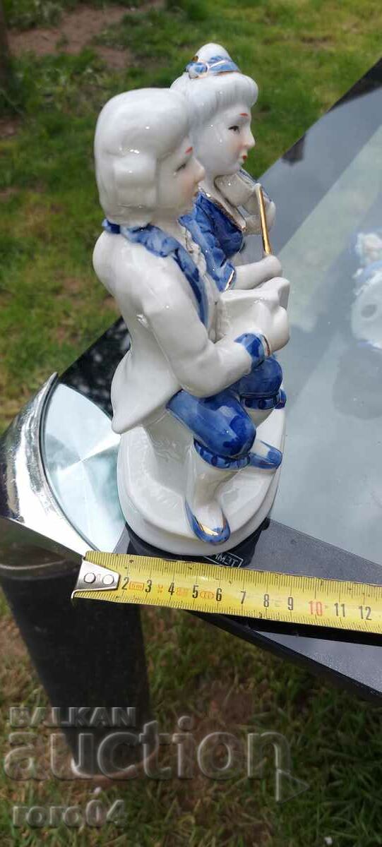 Delivery of PORCELAIN STATUETTE Delivery of PORCELAIN STATUETTE