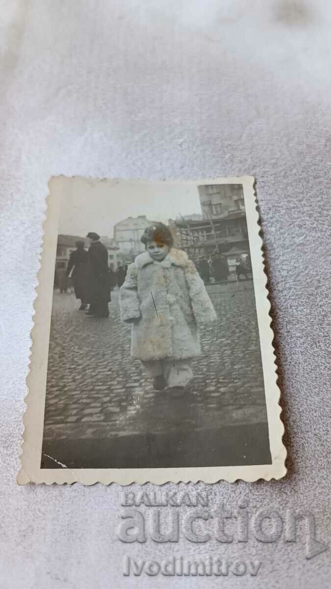 Photo Sofia Girl in a white winter coat on a walk