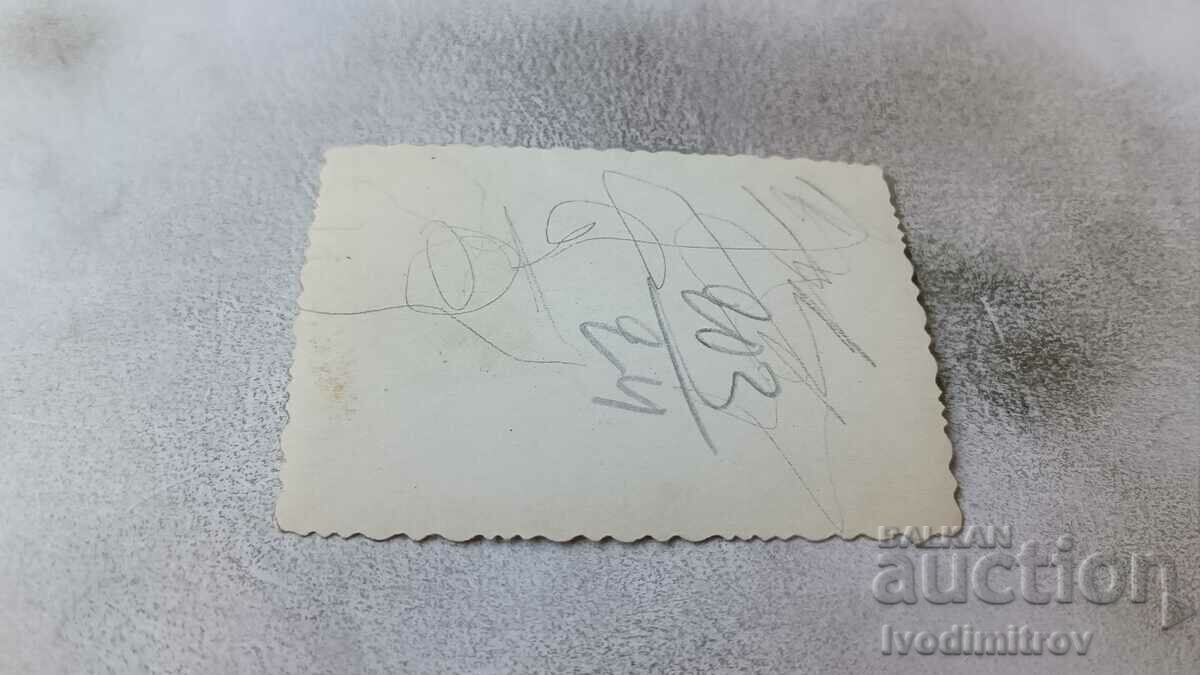 Foto Sofia Fată într-o haină albă de iarnă la plimbare cu preț 1.85 BGN | € 0.95 Foto Sofia Fată într-o haină albă de iarnă la plimbare cu preț 1.85 BGN | € 0.95