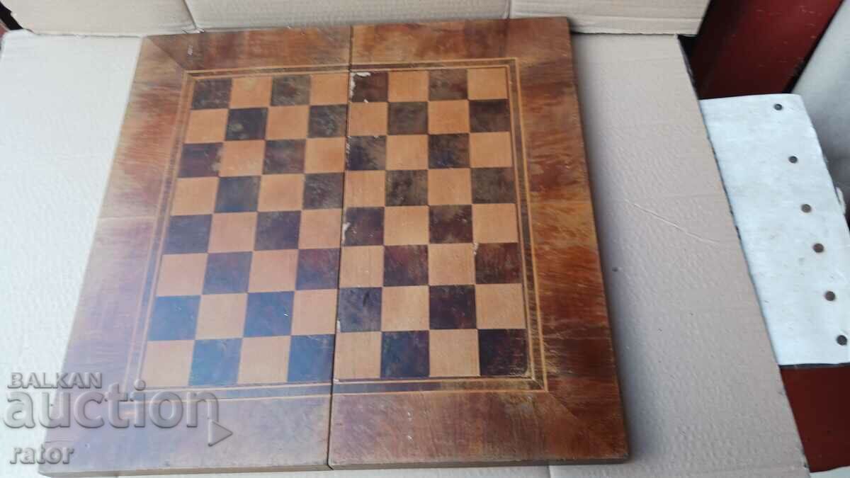 Παλιά μεγάλη ξύλινη σανίδα παιχνιδιών, κουτί σκακιού
