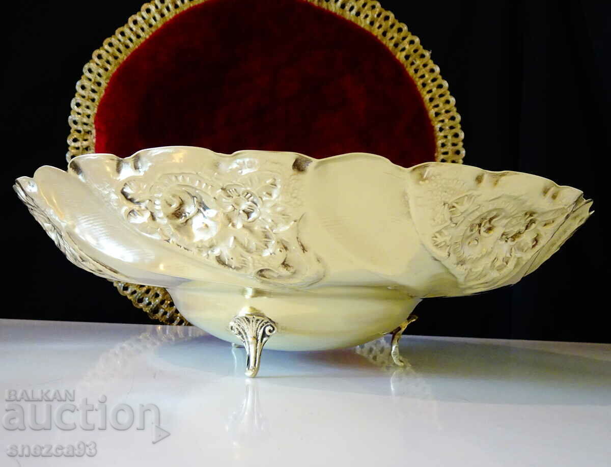 Bronze fruit bowl, salad bowl, embossed roses, gilding with price 49.00 BGN | € 25.05 Bronze fruit bowl, salad bowl, embossed roses, gilding with price 49.00 BGN | € 25.05