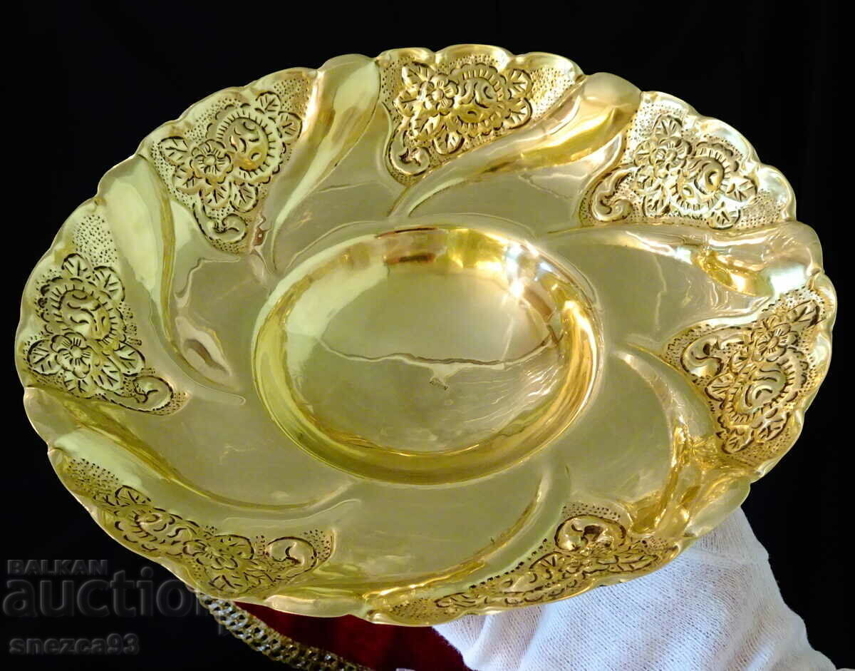 Bronze fruit bowl, salad bowl, embossed roses, gilding Bronze fruit bowl, salad bowl, embossed roses, gilding