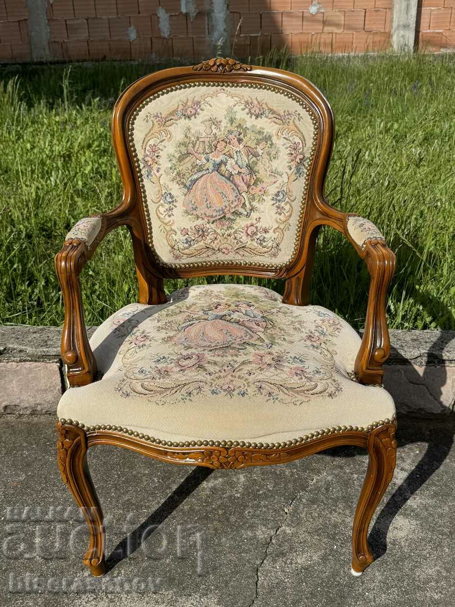 Beautiful chair, baroque style || ROMEO AND JULIET