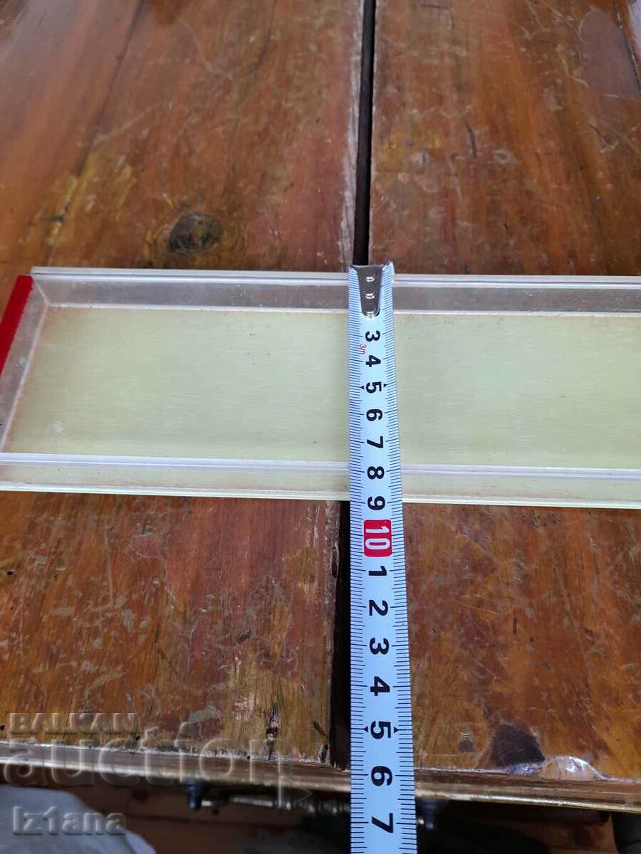 Auction An old toiletry box Auction An old toiletry box