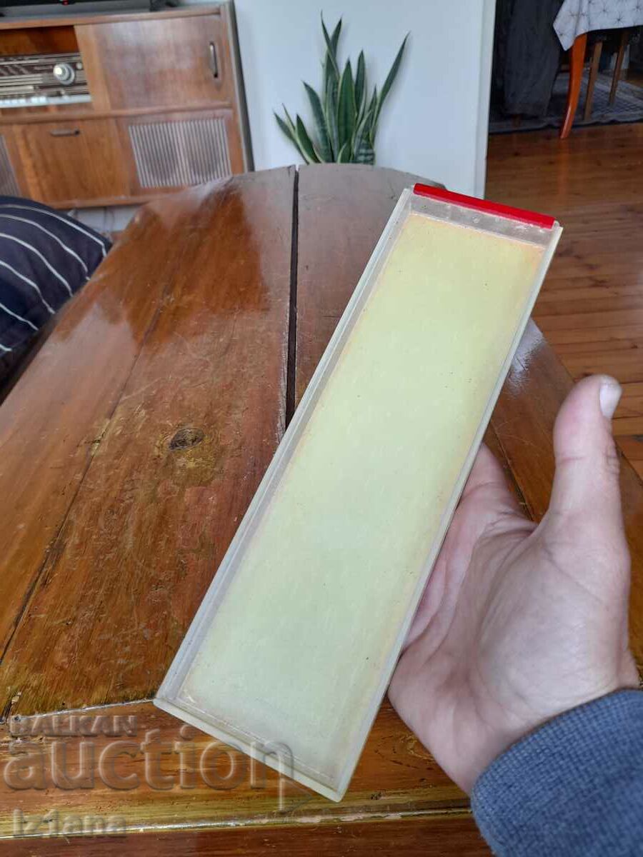 Delivery of An old toiletry box Delivery of An old toiletry box