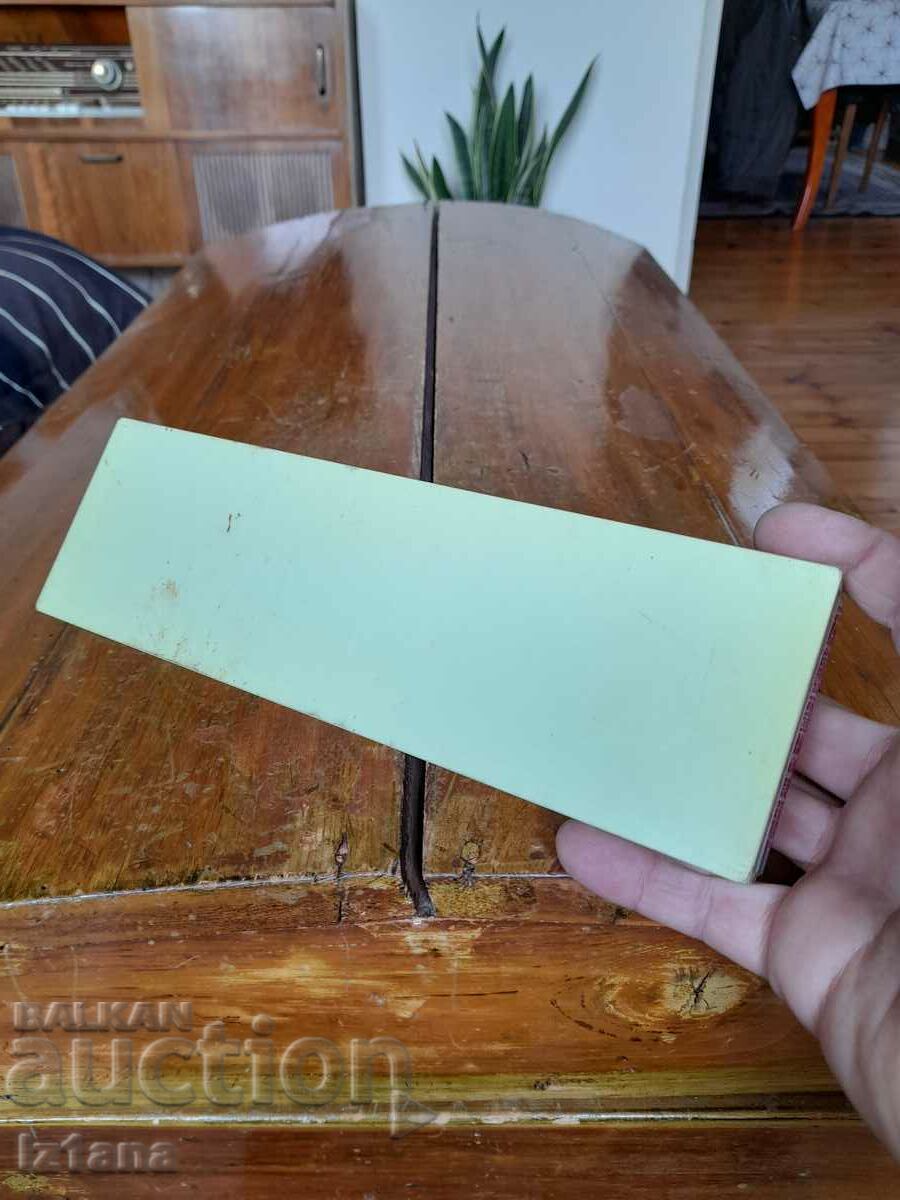 An old toiletry box - 6 An old toiletry box - 6