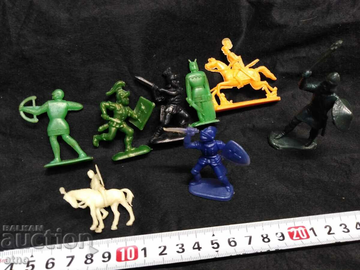 SOC TOYS - SOLDIERS, toy with price 15.00 BGN | € 7.67 SOC TOYS - SOLDIERS, toy with price 15.00 BGN | € 7.67